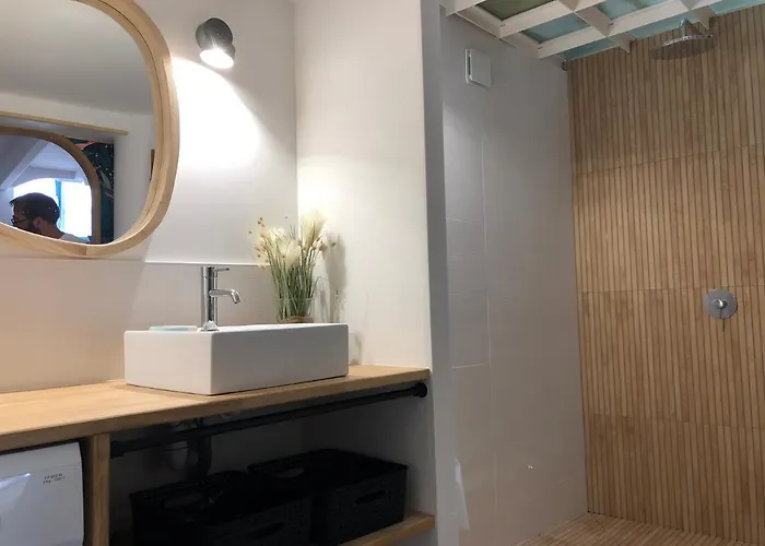 Maison De Pecheur Situee Dans Impasse Privee A 300 M De La *